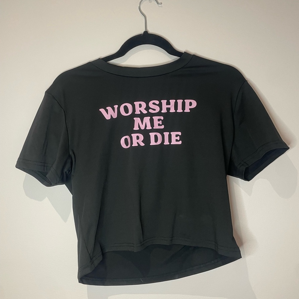‘Worship me or die’ crop top